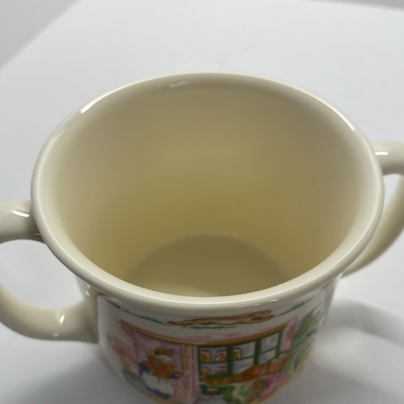 Vintage Bunnykins child’s two handled mug by Royal Doulton. - Picture 8 of 10